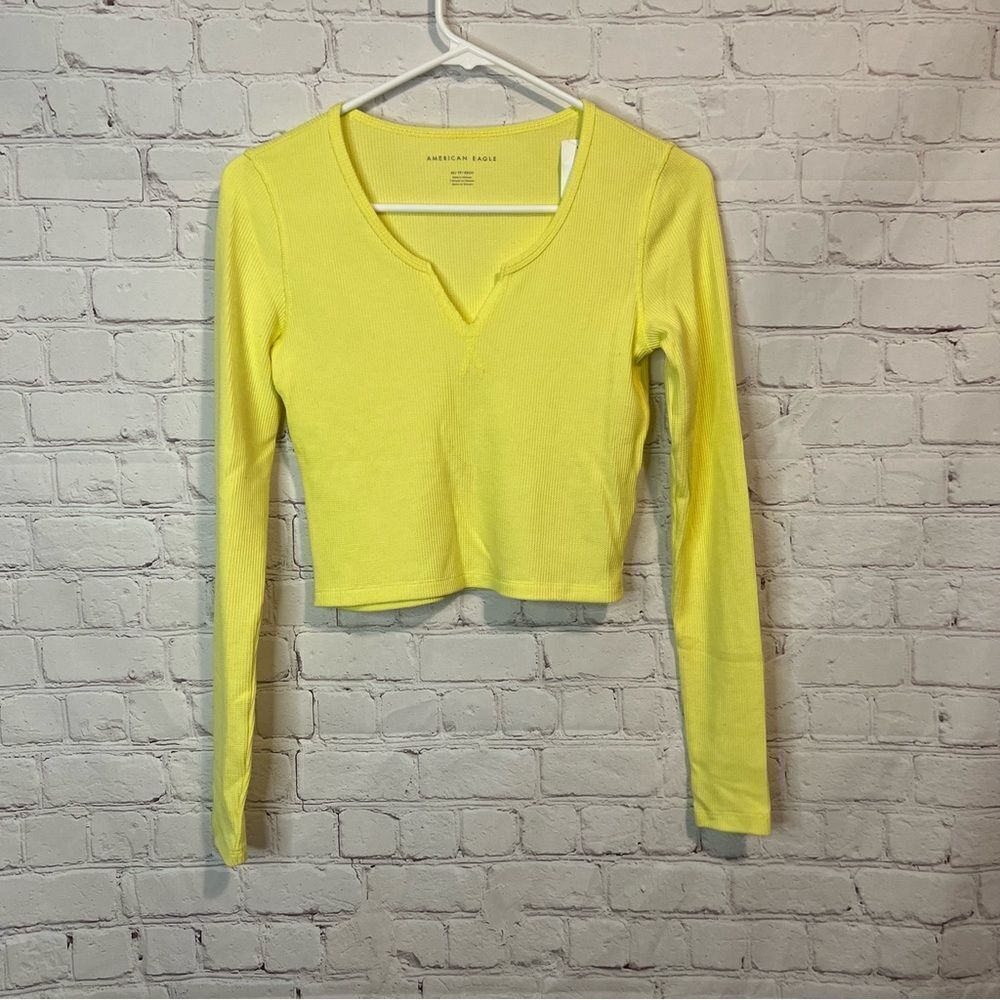 AEO Women’s Pale Yellow Cropped long sleeve shirt size XS New with tags